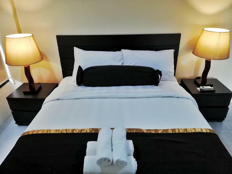 2205 Suites Lucena Exteriör bild